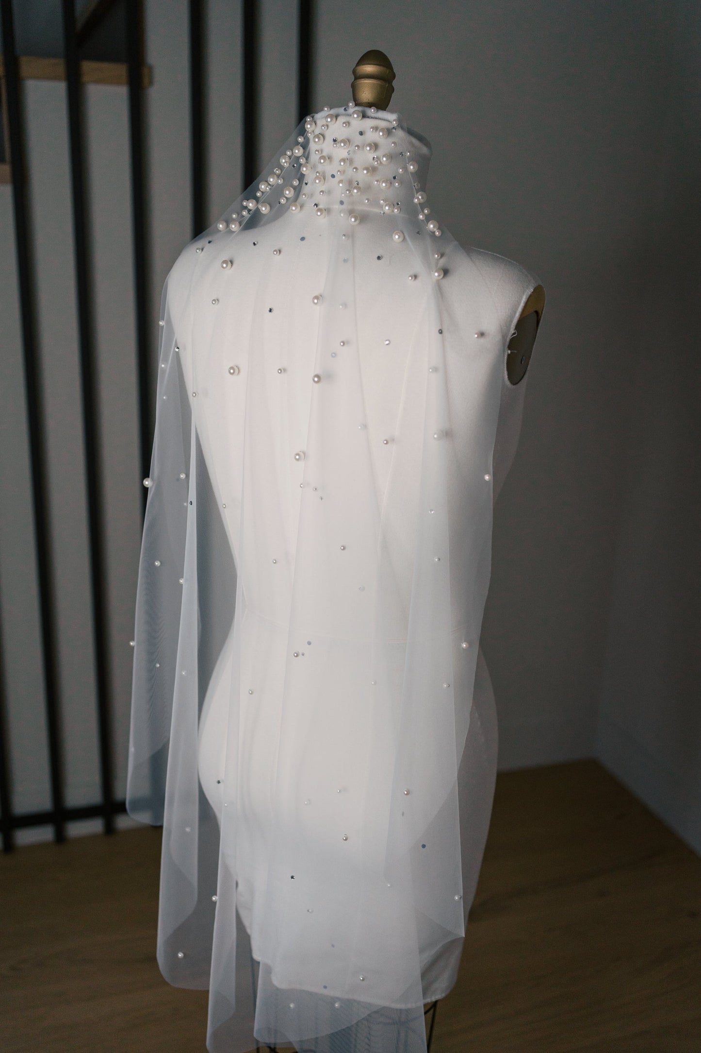 Daisy Cascading Pearl & Rhinestone Veil with Comb
