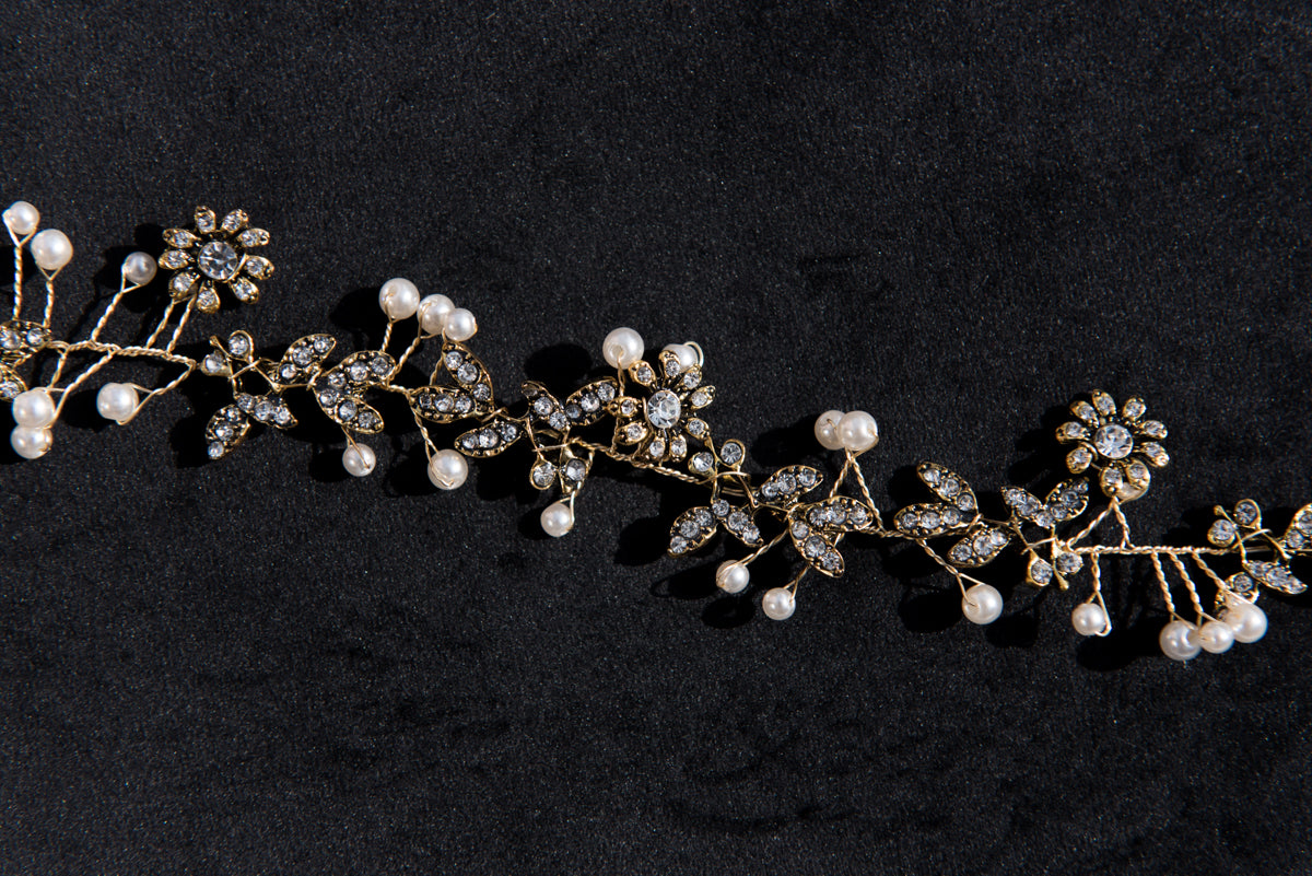 Hair accessories for brides.  Bridal hair and wedding accessories.