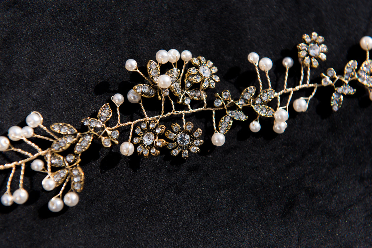 Hair accessories for brides.  Bridal hair and wedding accessories.
