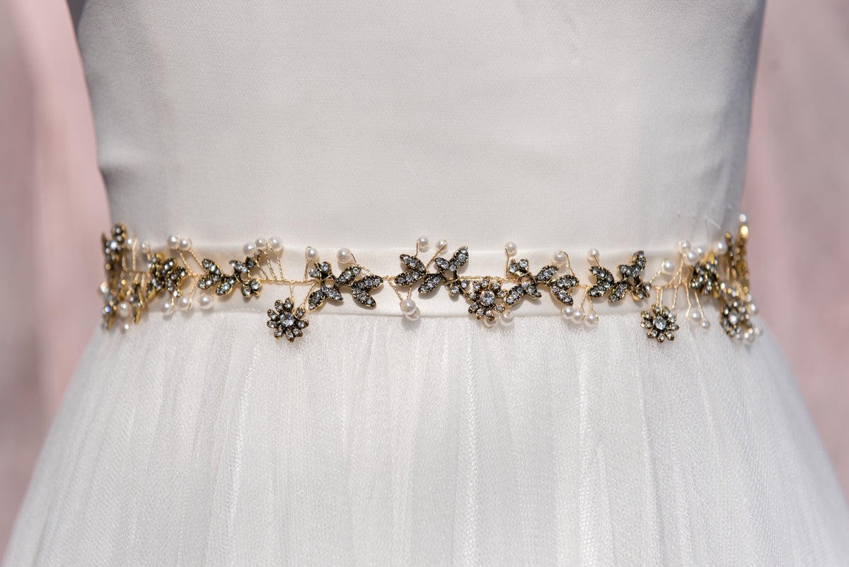 Hair accessories for brides.  Bridal hair and wedding accessories.