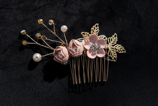 Hair accessories for brides.  Bridal hair and wedding accessories.