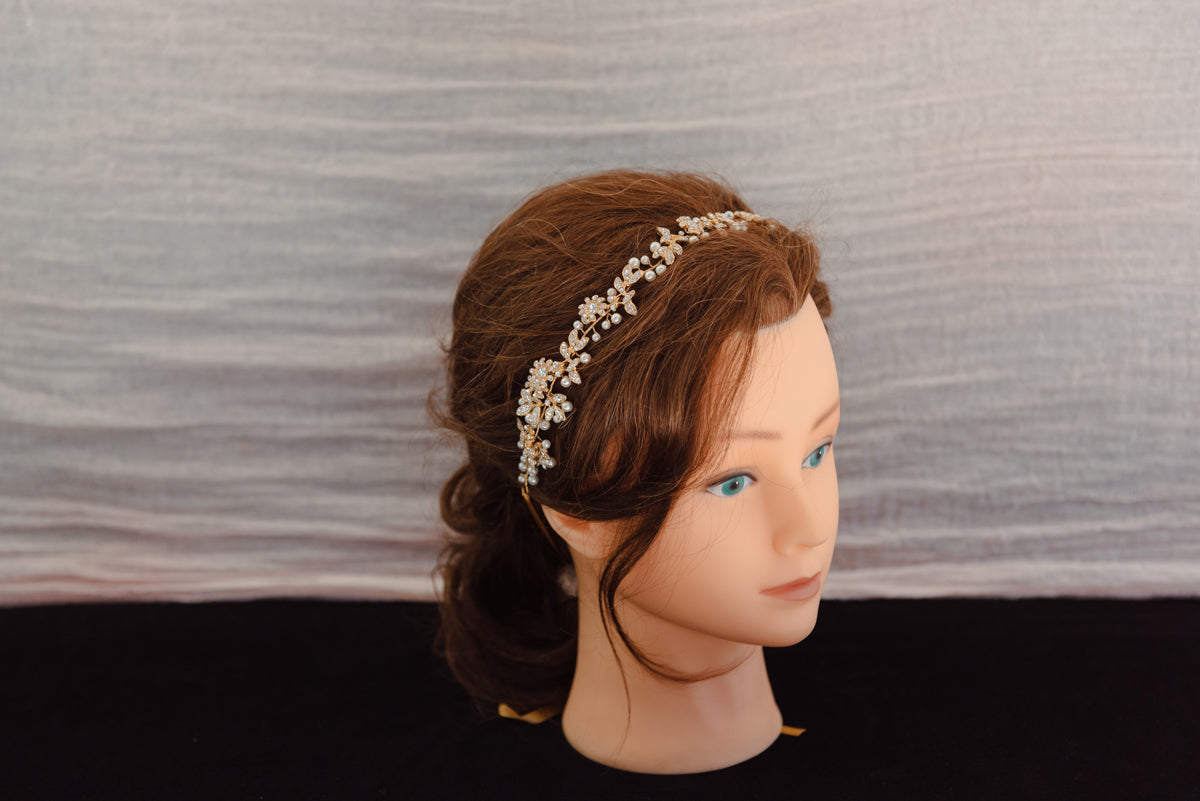 Hair accessories for brides.  Bridal hair and wedding accessories.