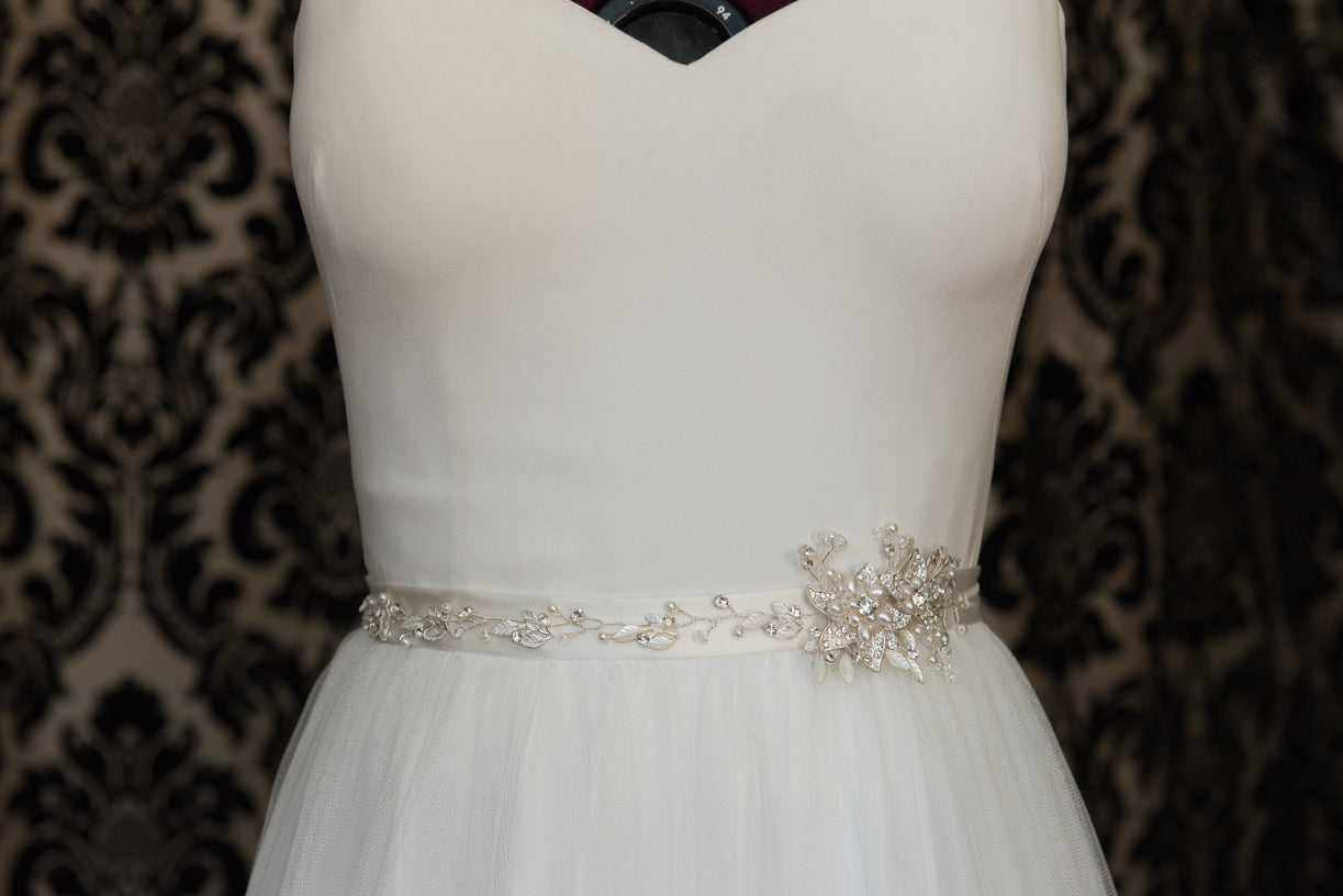 Wedding and bridal hair accessories. Canadian bridal and wedding accessories.