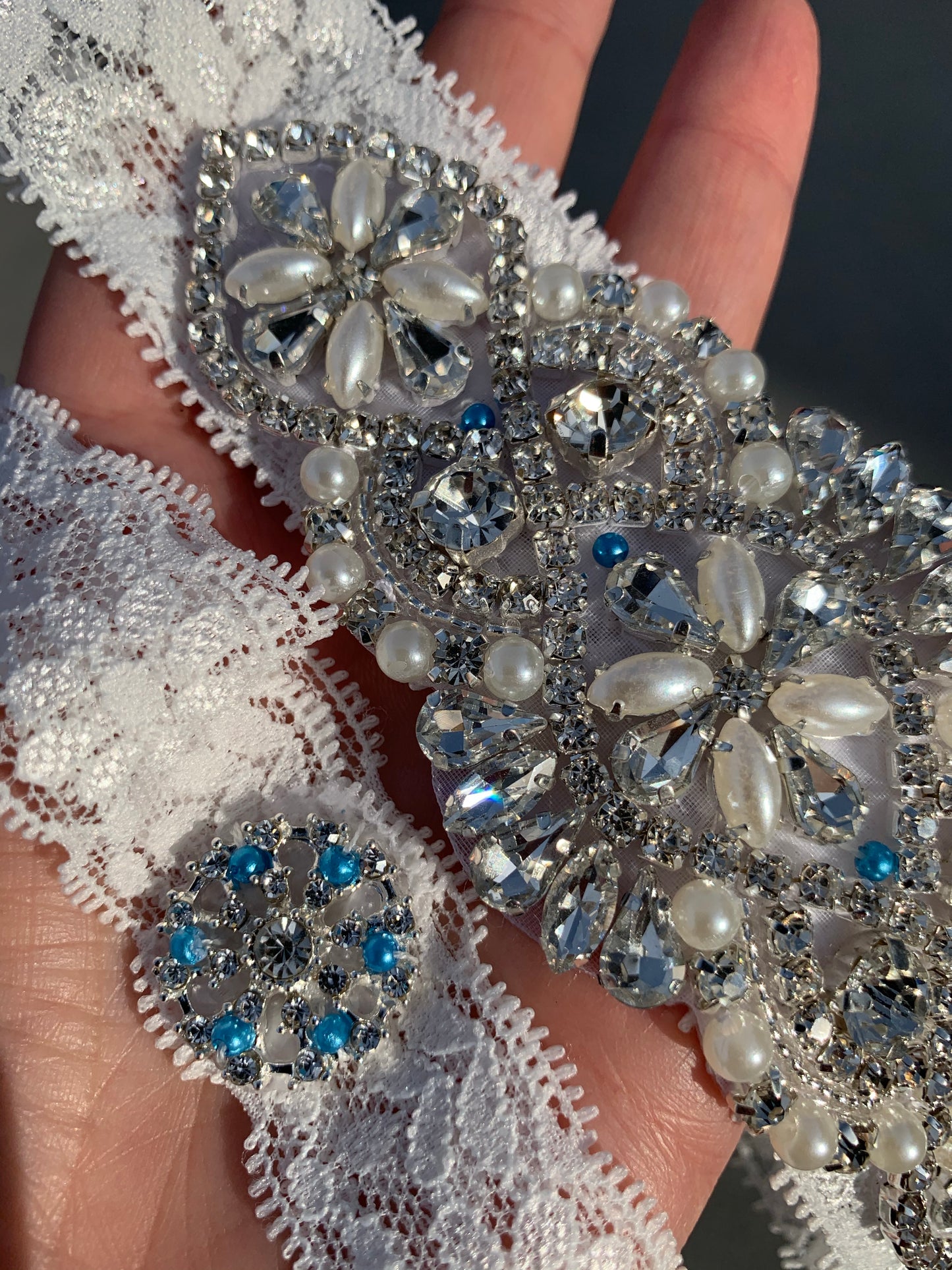 Garter V