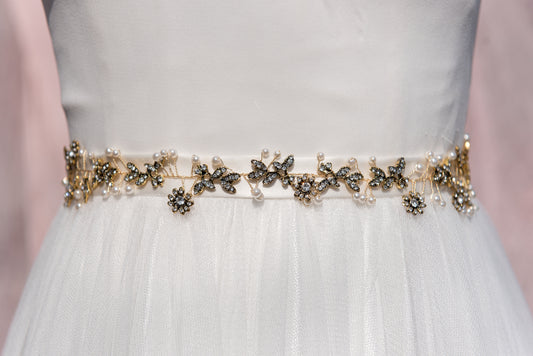 Hair accessories for brides.  Bridal hair and wedding accessories.
