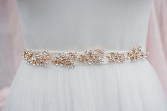 Wedding and bridal hair accessories. Canadian bridal and wedding accessories.