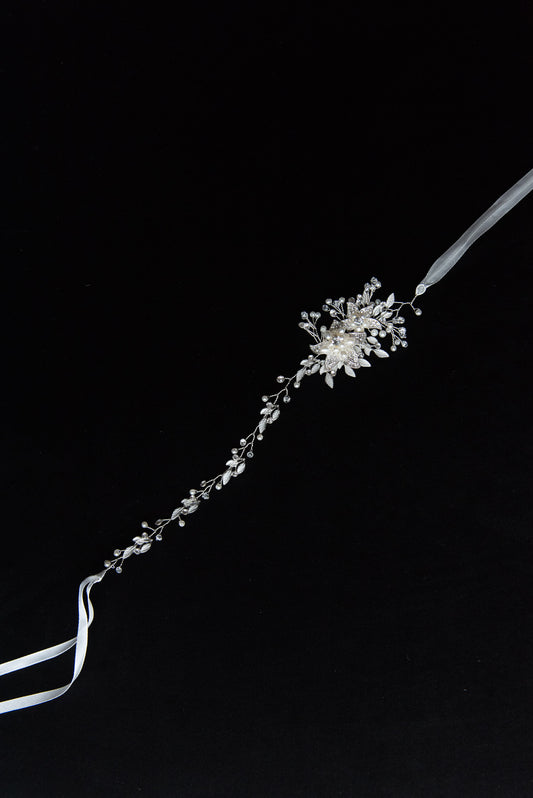 Wedding and bridal hair accessories. Canadian bridal and wedding accessories.